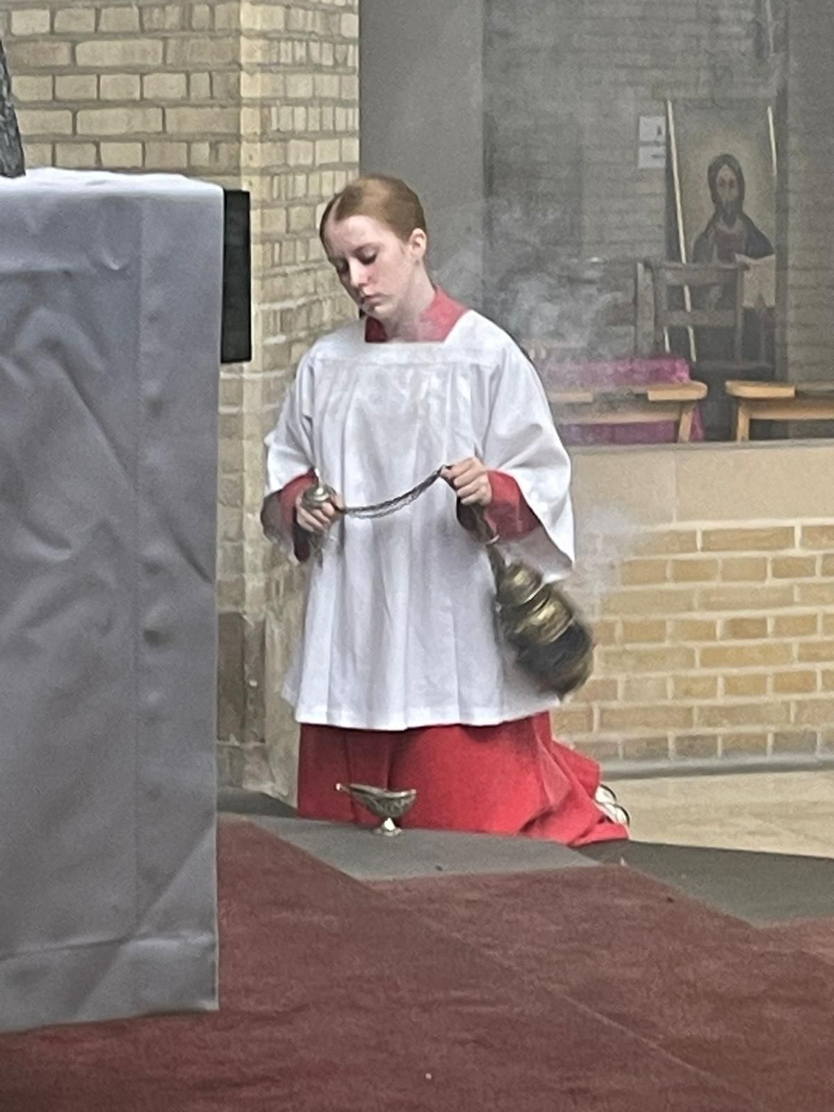 Thurifer